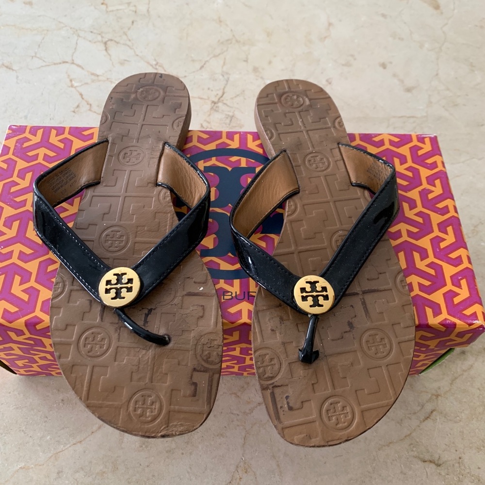 Tory Burch Black Thora Patent Flip Flop